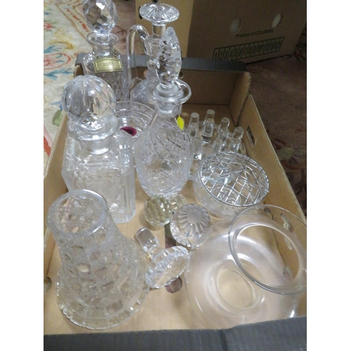 70 - A TRAY OF ASSORTED GLASS WARE TO INCLUDE DECANTERS