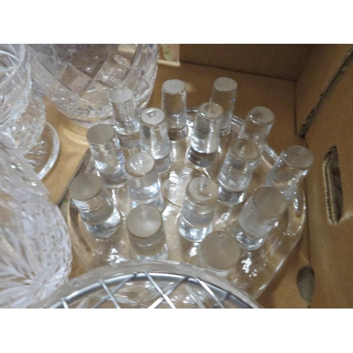 70 - A TRAY OF ASSORTED GLASS WARE TO INCLUDE DECANTERS