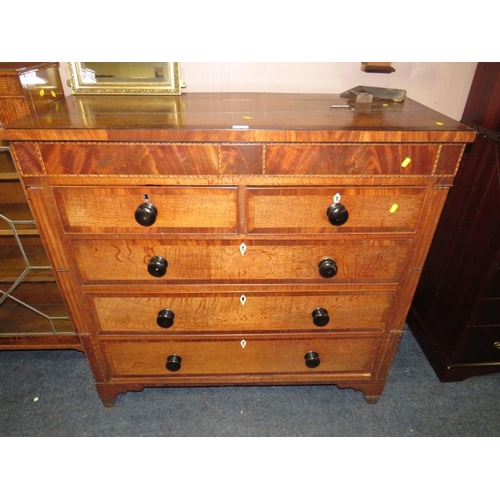 711 - AN ANTIQUE OAK AND MAHOGANY CHEST OF FIVE DRAWERS WITH INLAID DETAIL W-116 CM