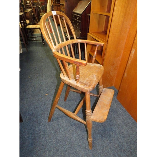 718 - A SMALL ANTIQUE CHILDS WINDSOR HIGH CHAIR