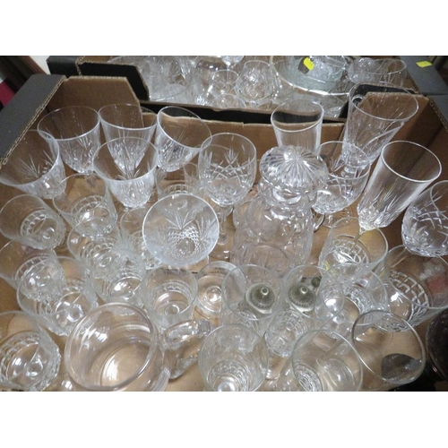 72 - TWO TRAYS OF ASSORTED GLASS WARE TO INCLUDE WINE GLASSES, BOWLS, TOGETHER WITH A TRAY OF ASSORTED CE... 