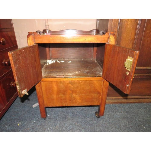 720 - AN ANTIQUE MAHOGANY NIGHT CABINET