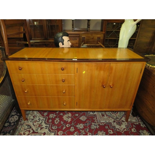 746 - A MID-CENTURY GIMSON & SLATER LTD VESPER SIDEBOARD WITH CROSSBANDED DETAILS - W 138 cm