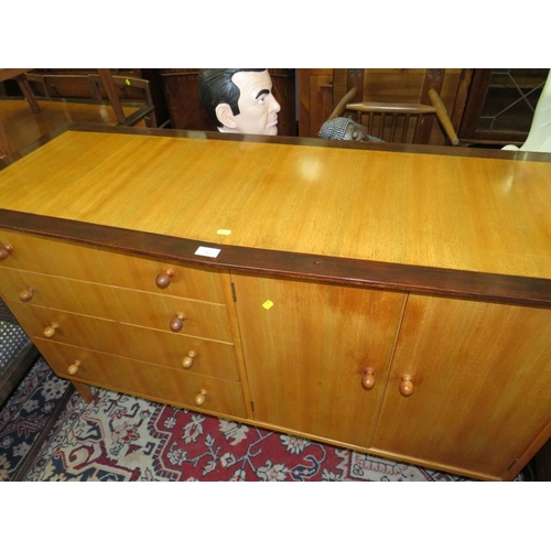 746 - A MID-CENTURY GIMSON & SLATER LTD VESPER SIDEBOARD WITH CROSSBANDED DETAILS - W 138 cm