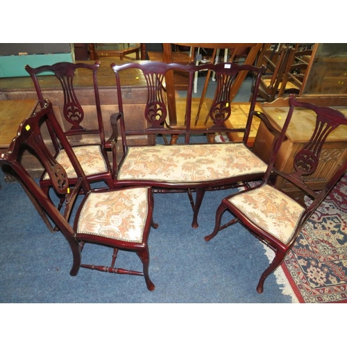 751 - A FOUR PIECE EARLY 20TH CENTURY PARLOUR SUITE