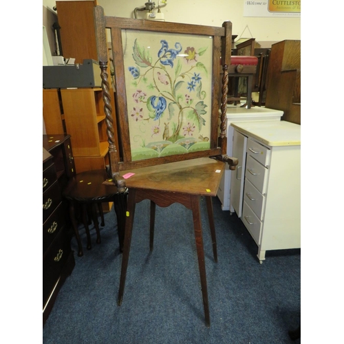 752 - AN OAK BARLEYTWIST SCREEN AND AN OAK OCCASIONAL TABLE (2)