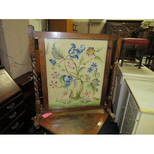 752 - AN OAK BARLEYTWIST SCREEN AND AN OAK OCCASIONAL TABLE (2)