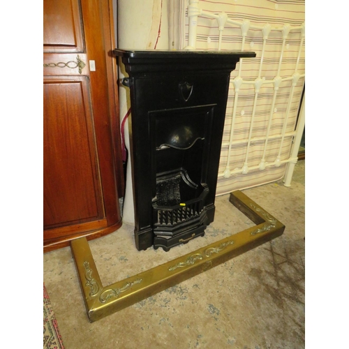 772 - A SMALL ORIGINAL CAST FIREPLACE WITH BRASS FENDER