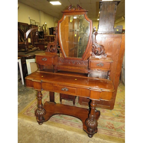 775 - AN ANTIQUE MAHOGANY DUCHESS DRESSING TABLE W-120 CM