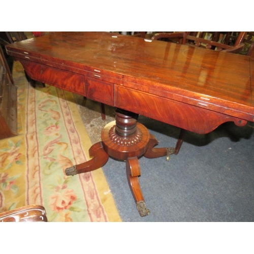 776 - AN ANTIQUE MAHOGANY FOLD-OVER TEA TABLE W-91 CM