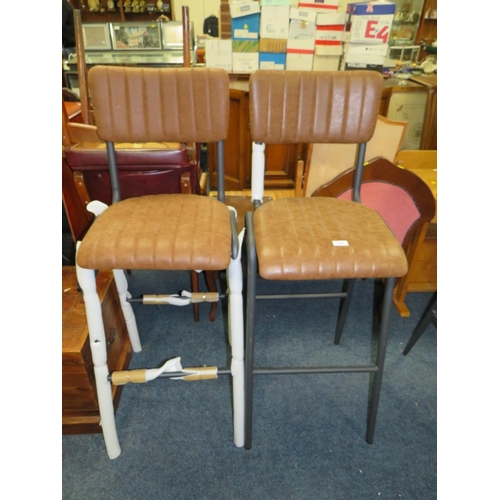 780 - A PAIR OF TAN BAR/KITCHEN STOOLS