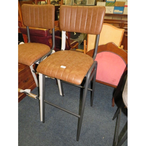 780 - A PAIR OF TAN BAR/KITCHEN STOOLS