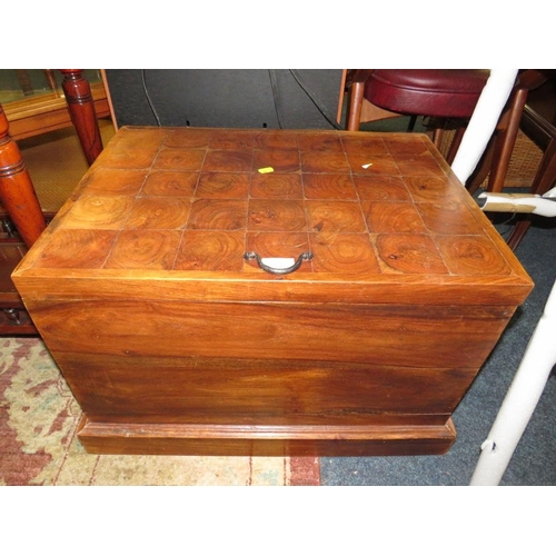 781 - A COLONIAL STYLE HARDWOOD BOX WITH TWIN HANDLES