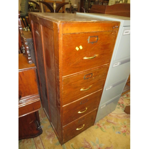 800 - A VINTAGE WOODEN 4 DRAWER FILING CABINET