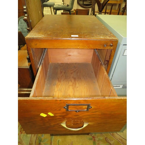 800 - A VINTAGE WOODEN 4 DRAWER FILING CABINET