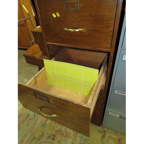 800 - A VINTAGE WOODEN 4 DRAWER FILING CABINET