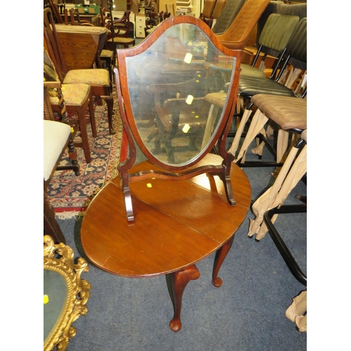 806 - A GILT OVAL MIRROR, ANTIQUE MAHOGANY MIRROR AND A SMALL TABLE (3)