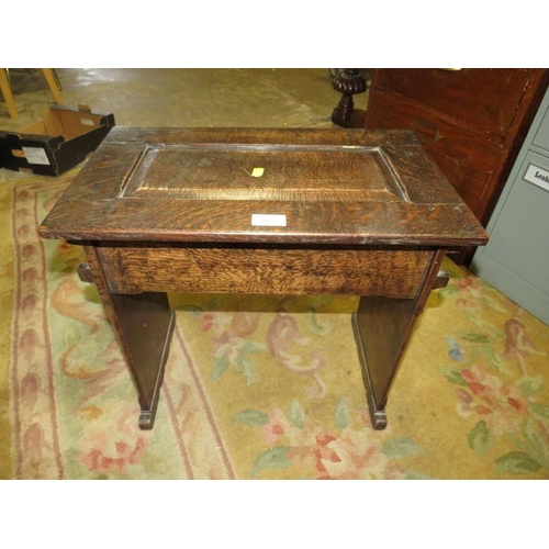 807 - A SMALL OAK OCCASIONAL TABLE WITH HINGED LID