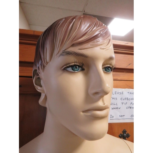 808 - A VINTAGE STYLE MALE MANNEQUIN