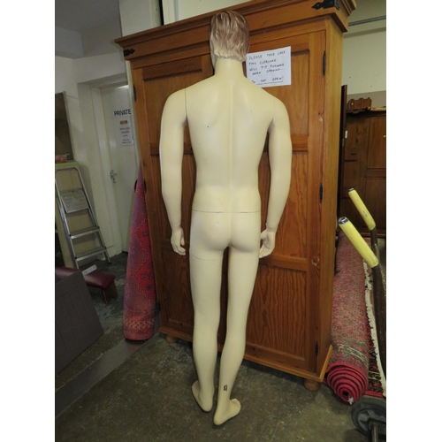 808 - A VINTAGE STYLE MALE MANNEQUIN