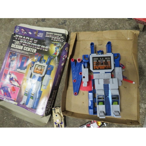 90 - A BOXED TRANSFORMERS AUTOBOT METROPLEX (BOX A/F), BOXED TRANSFORMERS DESIGN CENTRE AND A BOXED 1981 ... 