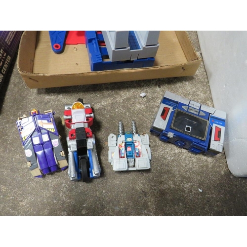 90 - A BOXED TRANSFORMERS AUTOBOT METROPLEX (BOX A/F), BOXED TRANSFORMERS DESIGN CENTRE AND A BOXED 1981 ... 