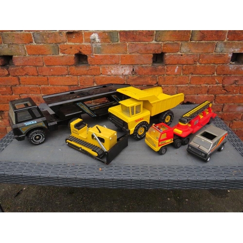 92 - A SELECTION OF STEEL BODIED TONKA TOYS TOY VEHICLES