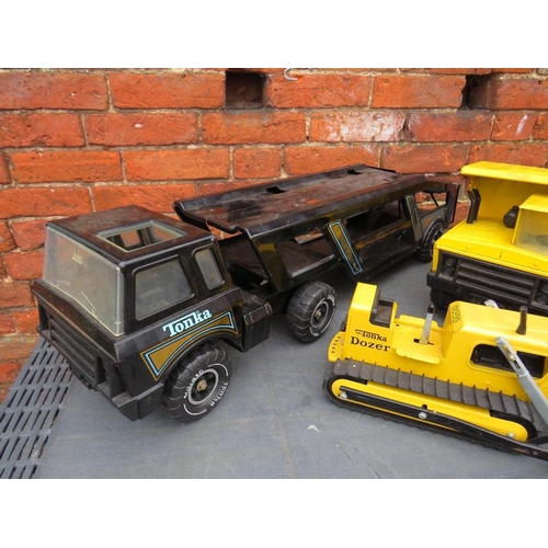 92 - A SELECTION OF STEEL BODIED TONKA TOYS TOY VEHICLES