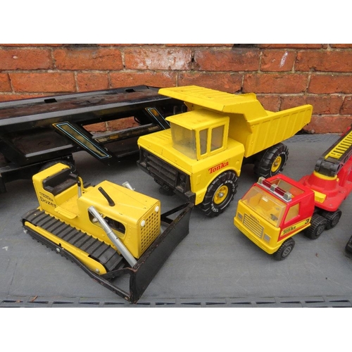 92 - A SELECTION OF STEEL BODIED TONKA TOYS TOY VEHICLES