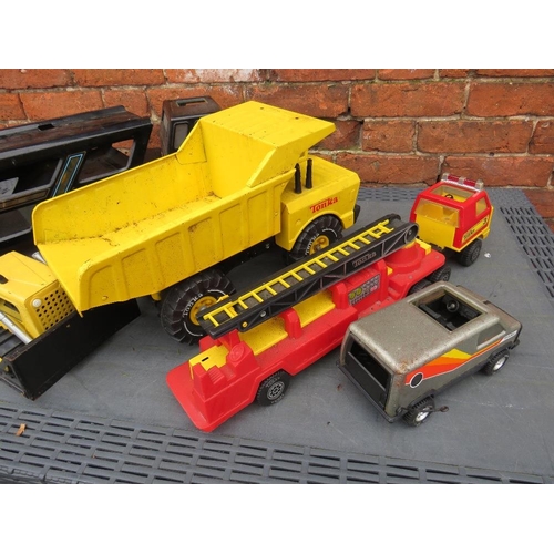 92 - A SELECTION OF STEEL BODIED TONKA TOYS TOY VEHICLES