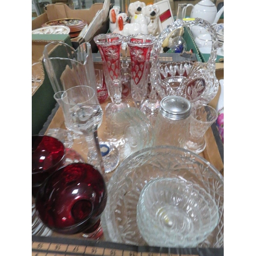 96 - TWO TRAYS OF ASSORTED GLASS WARE TO INCLUDE A CRYSTAL STYLE BASKET WITH RED GLASS BIRD DETAIL, PAPER... 