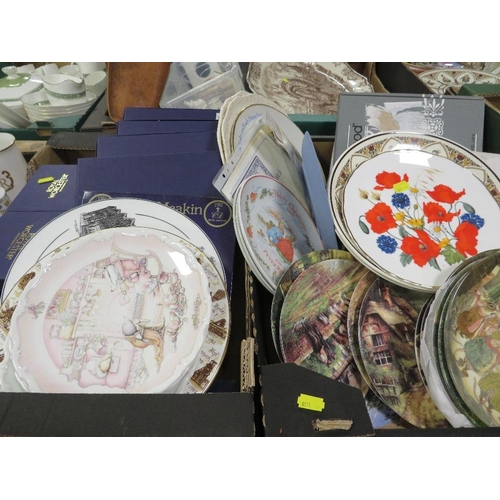 97 - TWO TRAYS OF COLLECTABLE PLATES ETC TO INCLUDE FOUR ROYAL DOULTON THE WIND IN THE WILLOWS PLATES