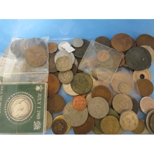 456 - A TUB OF WORLD COINS AND BANK NOTES