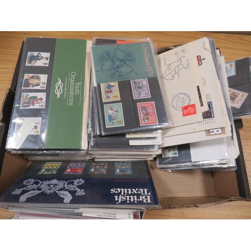 460 - A SMALL TRAY OF ASSORTED  FIRST DAY COVERS