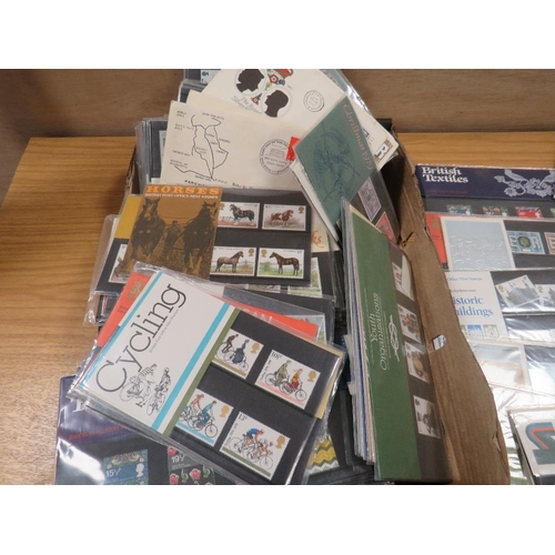 460 - A SMALL TRAY OF ASSORTED  FIRST DAY COVERS