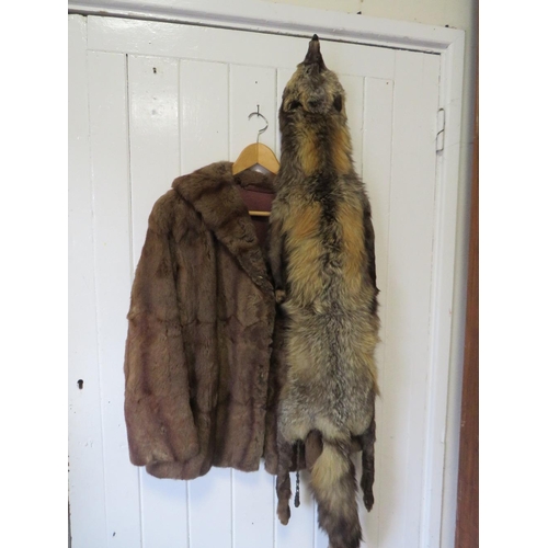 468 - A VINTAGE FUR COAT WITH A STOLE