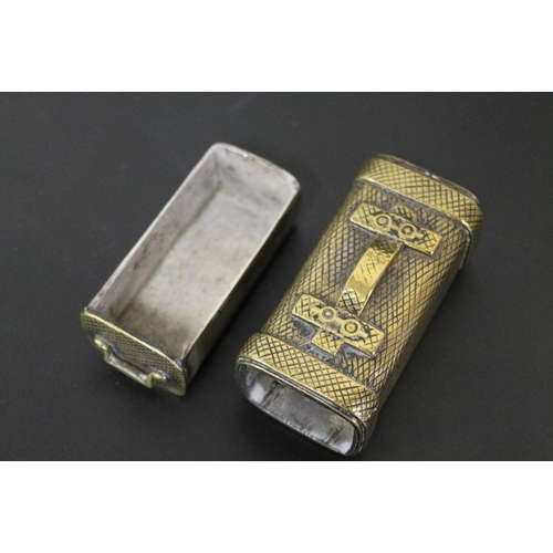 326 - A UNUSUAL GILT METAL SNUFF BOX STYLE CONTAINER IN THE FORM OF A PIECE OF LUGGAGE