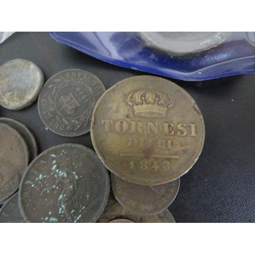 335 - A SMALL TIN OF COINS AND TOKENS, 17TH -20TH CENTURY, INCLUDING A 1797 CARTWHEEL TWO PENCE AND PENNY ... 