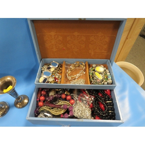 341 - A TRAY OF ASSORTED COSTUME JEWELLERY TO INCLUDE BRACELETS, NECKLACES , WATCHES ETC