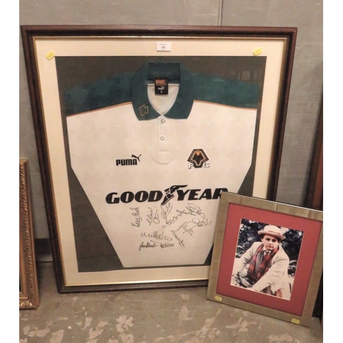 17 - A FRAMED WOLVERHAMPTON WANDERERS SIGNED FOOTBALL CLUB SHIRT WITH A SIGNED SYLVESTER McCOY PHOTOGRAPH... 