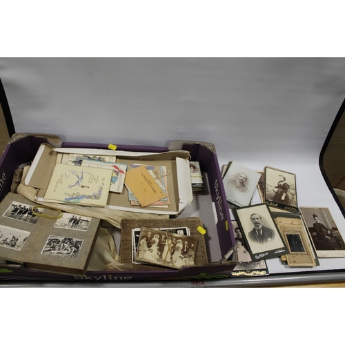 402 - A TRAY OF MILITARY AND OTHER PHOTOGRAPH COLLECTABLE'S ETC TO INCLUDE A PHOTO OF 1ST ROYAL WELCH FUSI... 