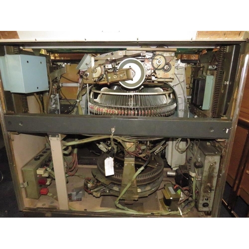 729 - A 1960S WURLITZER AMERICANA 3100 JUKEBOX - 80 PLAYS ON 7