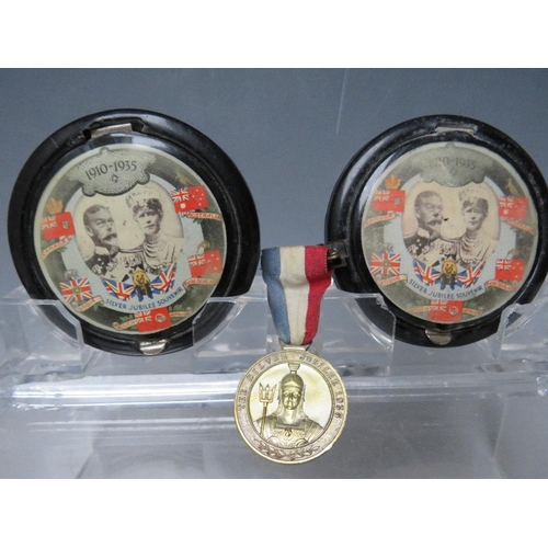 132 - TWO 1935 SILVER JUBILEE POWDER COMPACTS, Dia. 7.5 cm, one A/F, together with a Silver Jubilee medall... 