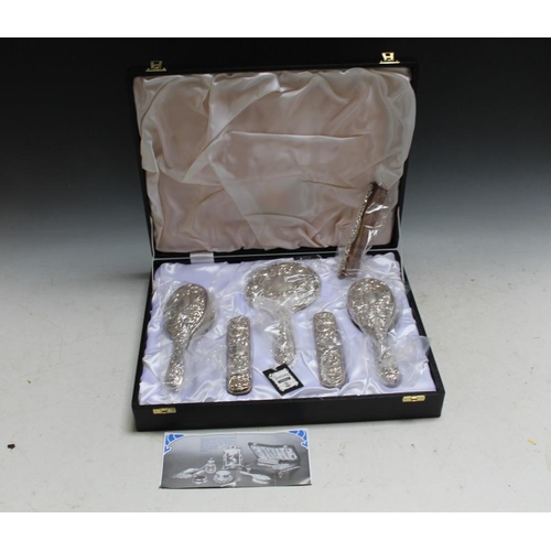 142 - A MODERN SIX PIECE HALLMARKED SILVER DRESSING TABLE SET IN SATIN LINED GIFT BOX BY BROADWAY & CO - B... 