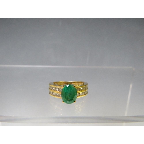 153 - AN 18CT GOLD 'ILIANA' EMERALD RING, with diamond set shoulders, the certificate states it is a Colum... 