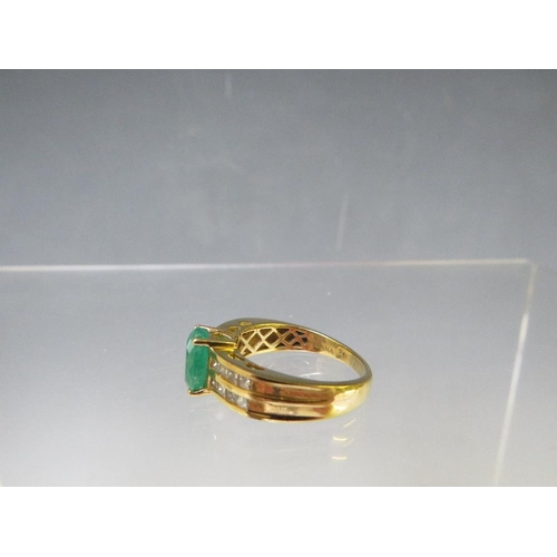 153 - AN 18CT GOLD 'ILIANA' EMERALD RING, with diamond set shoulders, the certificate states it is a Colum... 