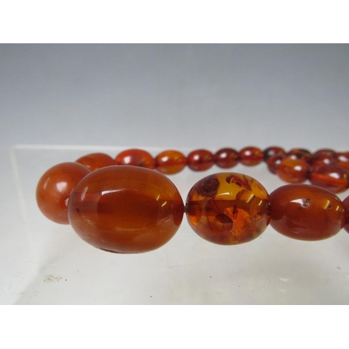 164 - AN UNUSUAL VINTAGE AMBER BEAD NECKLACE, the chunky disc shaped amber bead interspersed with small fa... 