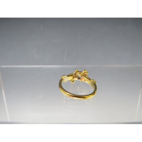 174 - A HALLMARKED 18 CARAT GOLD HALF CARAT DIAMOND RING, in an unusual split swirl band setting, the insu... 