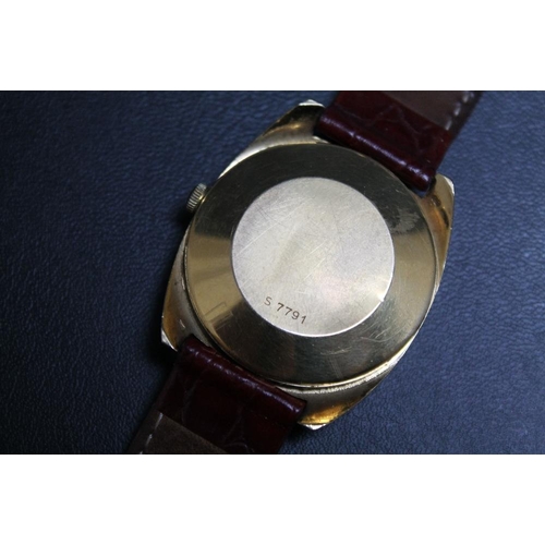 188 - A HALLMARKED 9 CARAT GOLD MARVIN REVUE DAY DATE QUARTZ WRIST WATCH, on leather strap with plated fas... 