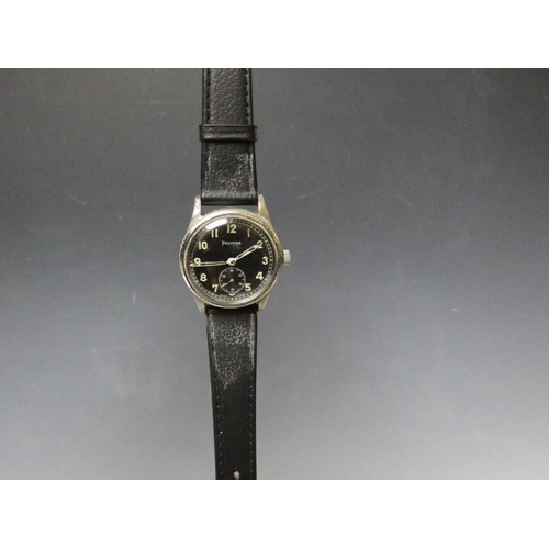 200 - A WORLD WAR II HELVETIA PILOTS WRISTWATCH, Dia. 3 cm